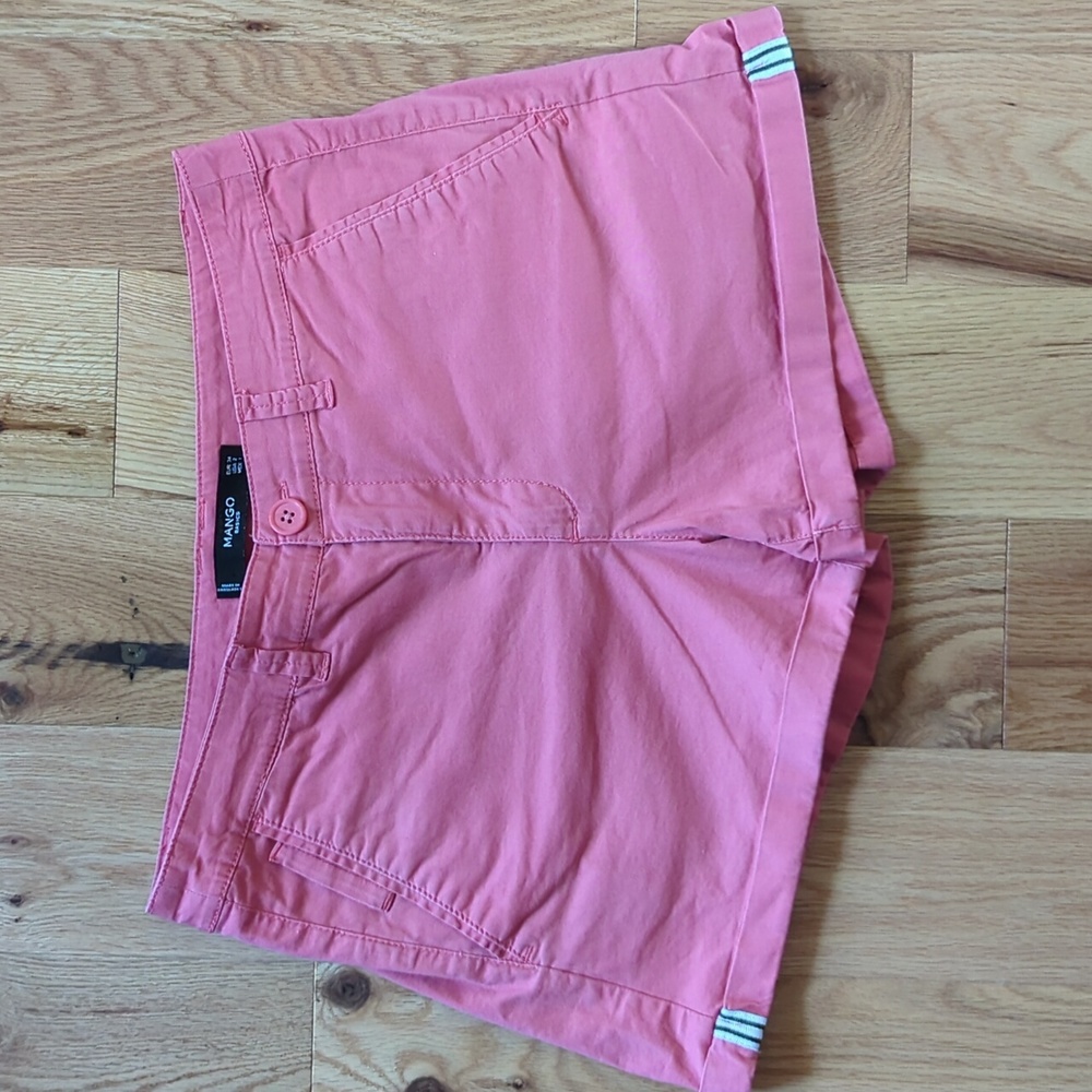 MANGO. Women's Pink Shorts. Size 2.